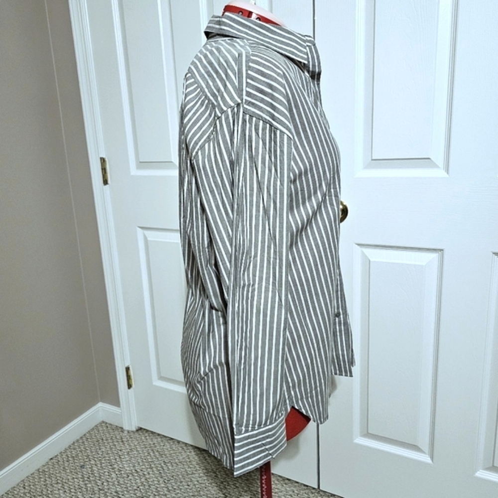 Banana Republic Oversized Button Down Dress Shirt - Size M - Picture 3 of 8